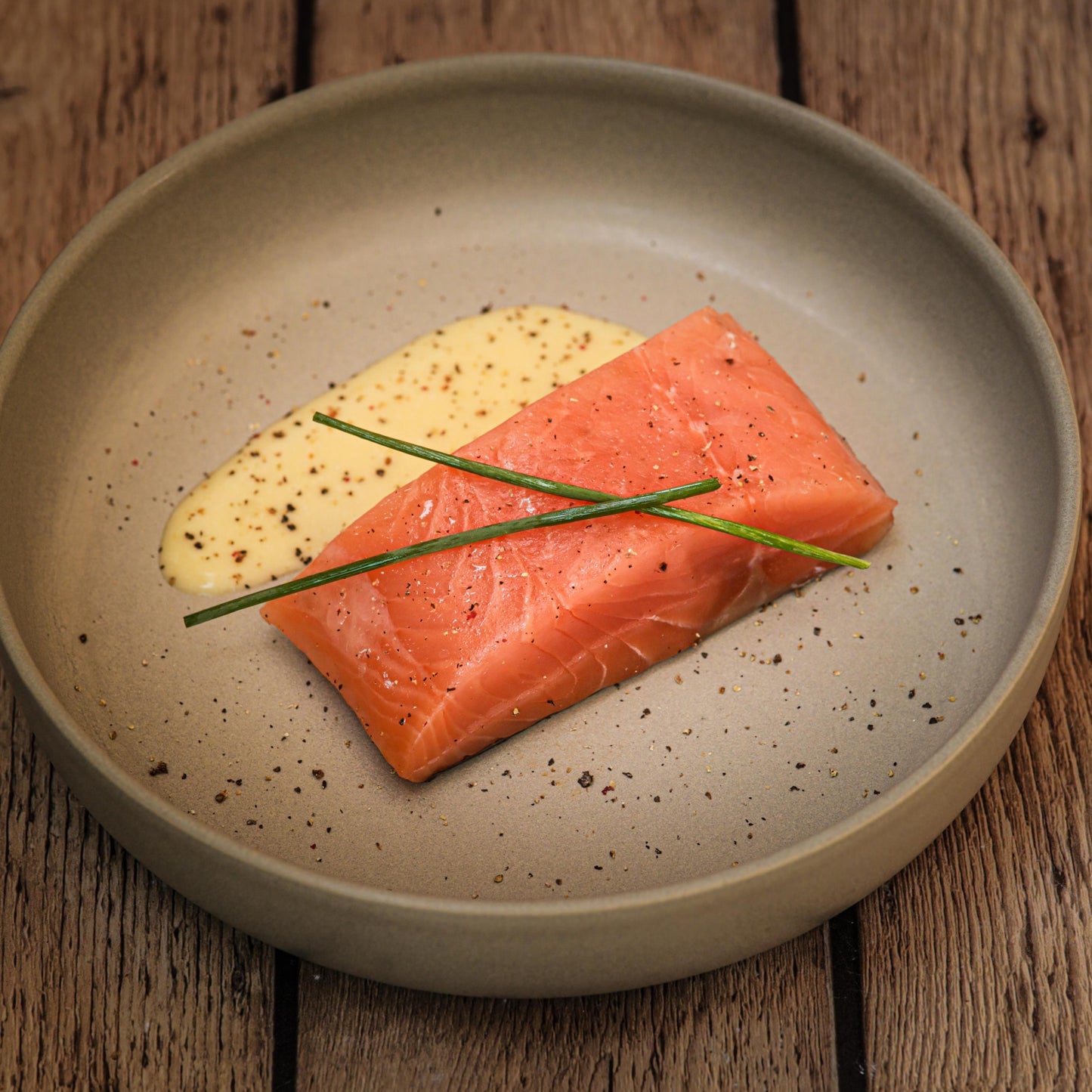 Zachtgegaarde zalm met dille-roomsaus