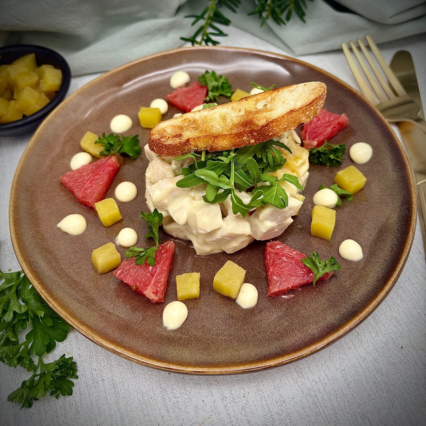 Gerookte kipcocktail, grapefruit, gele biet en gember- citrusmayonaise